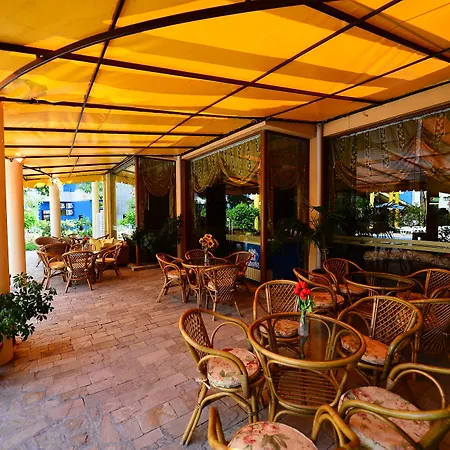 Szálloda Yavor Palace Napospart